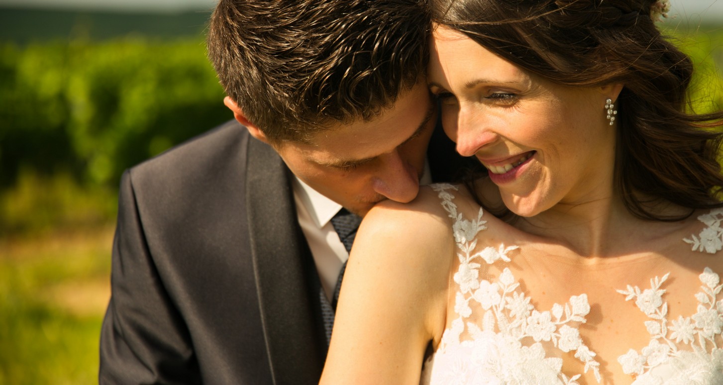 Brautpaar Kuss Weinberg in Edenkoben Pfalz