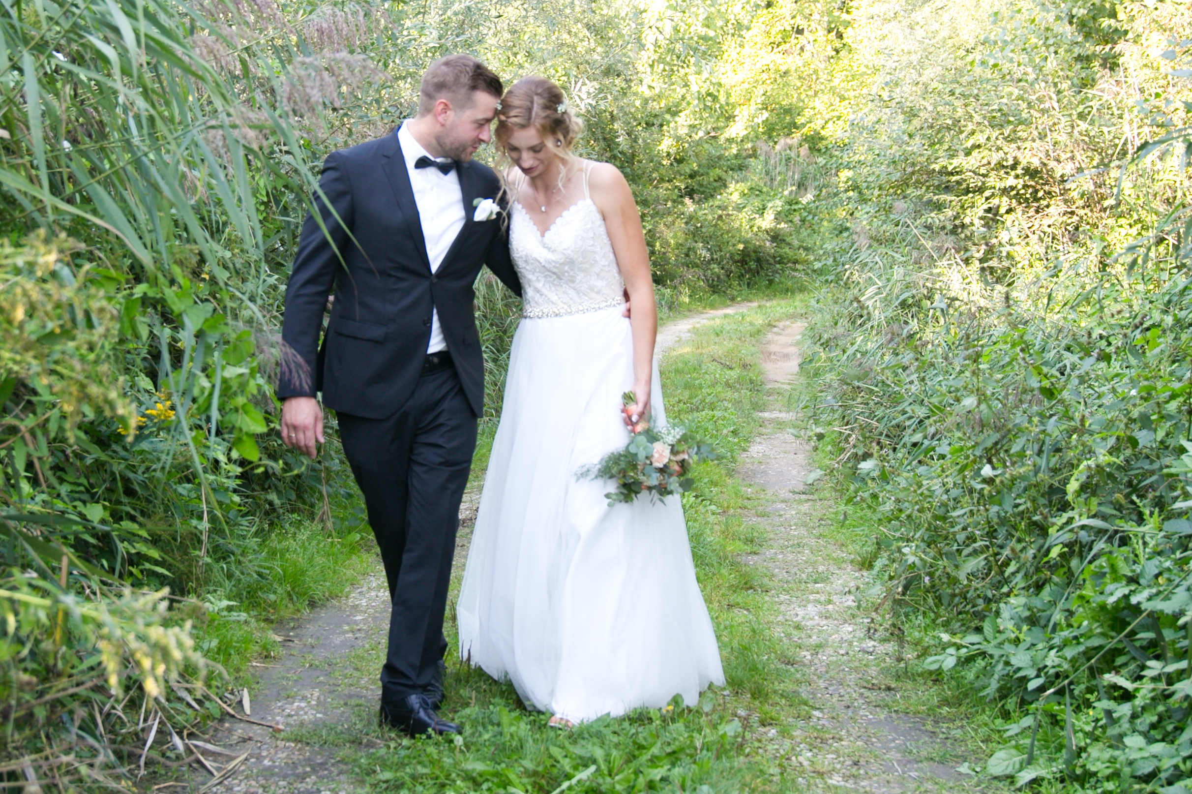 Brautpaar Spaziergang in Weisenheim